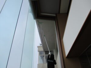 窓清掃-上部