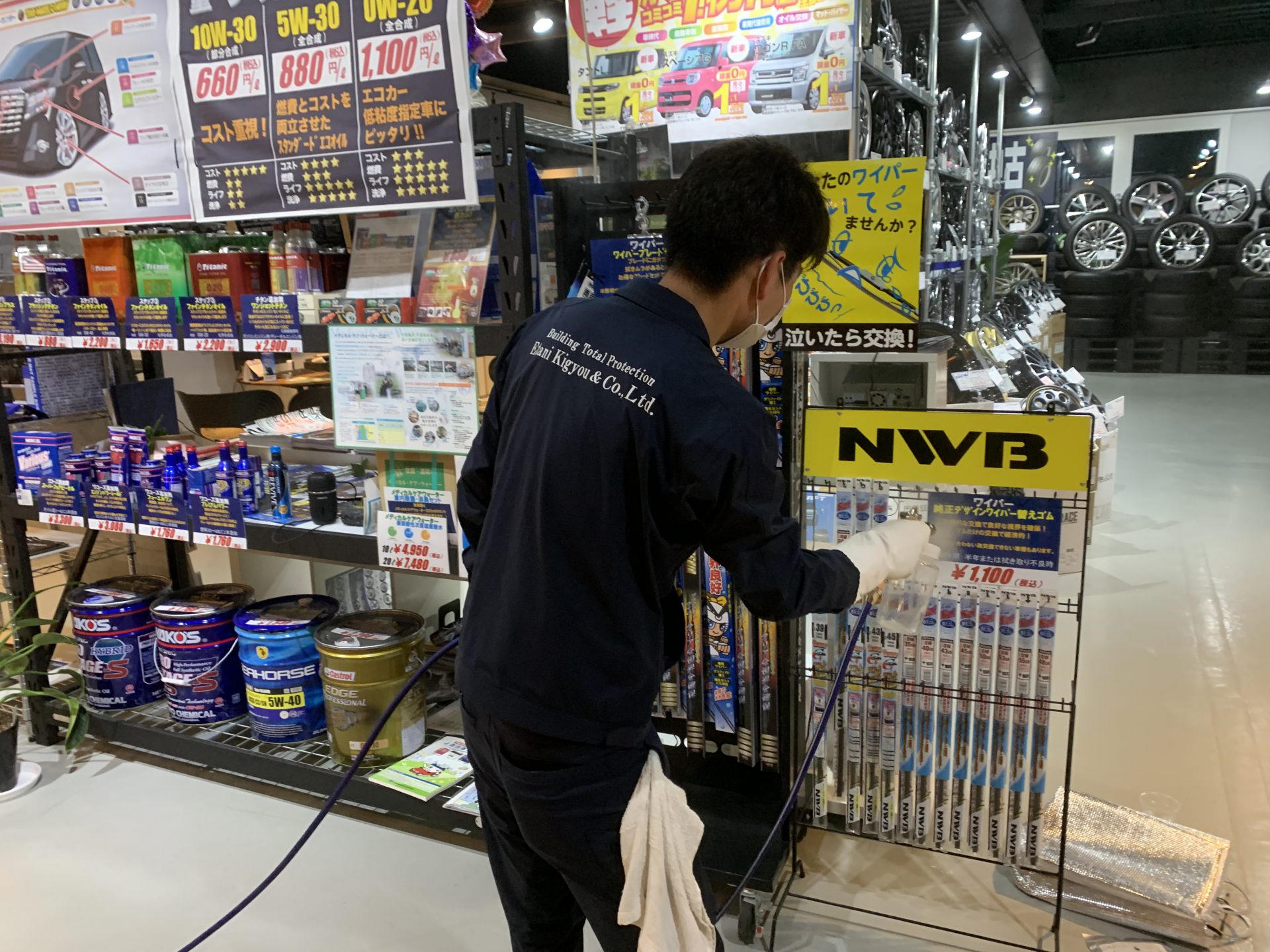 タイヤホイールカンパニー商品棚、抗菌コーティング